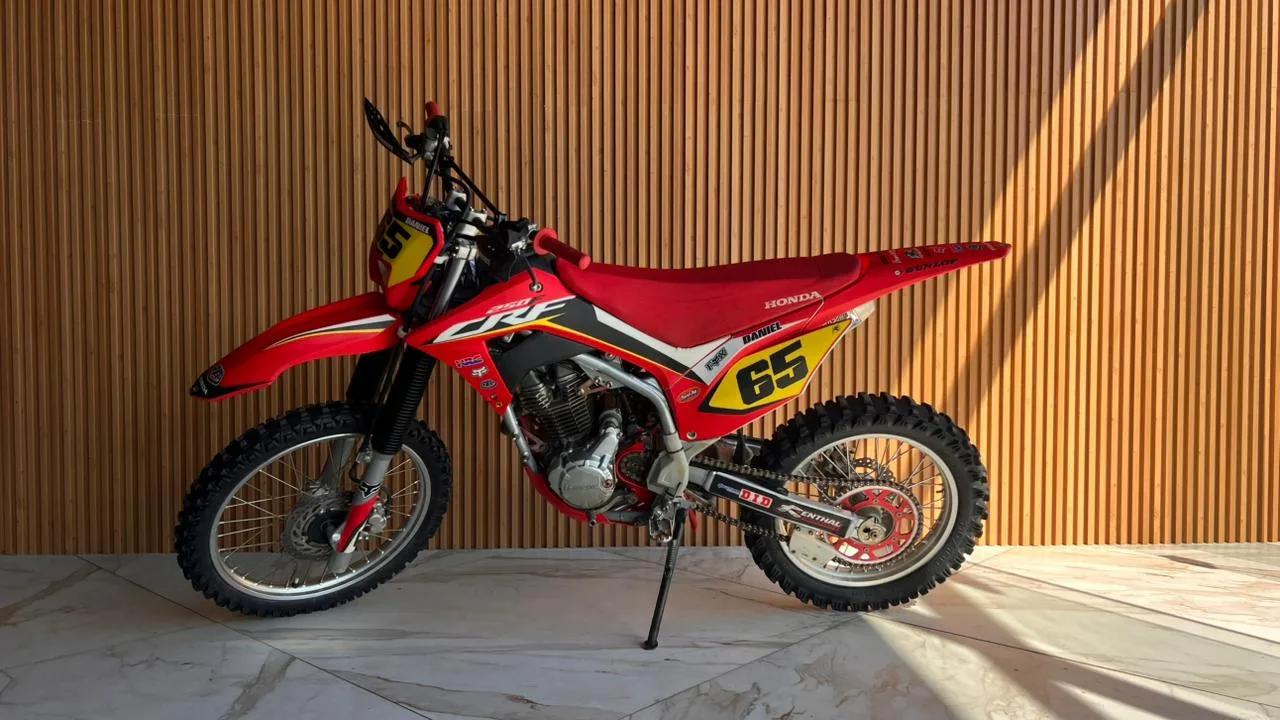 Honda 250F - miniatura 4
